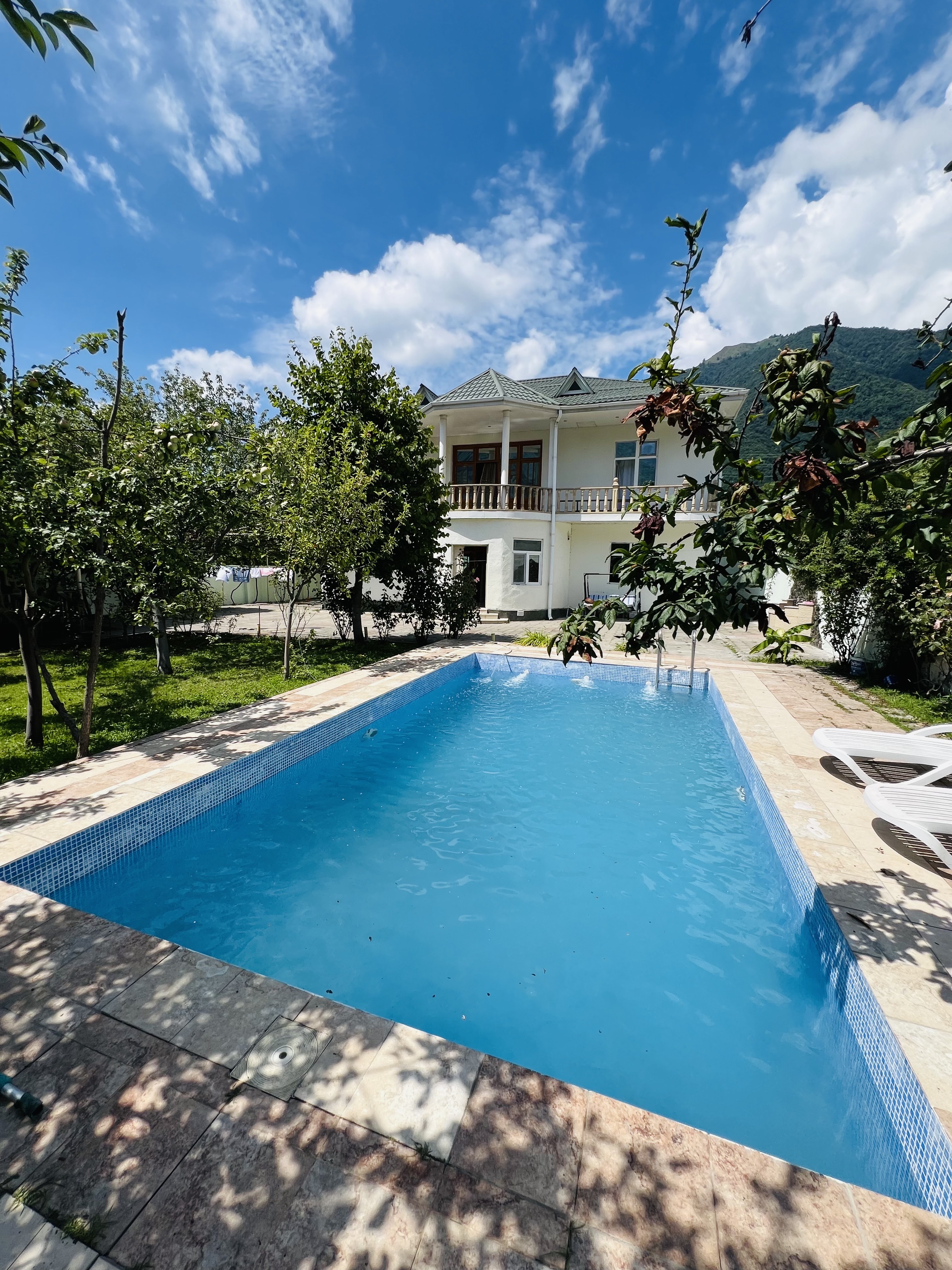 10 otaqlı bağ evi 350 m² 13 sot torpaq sahəsində günlük kirayə verilir - Tenderyard