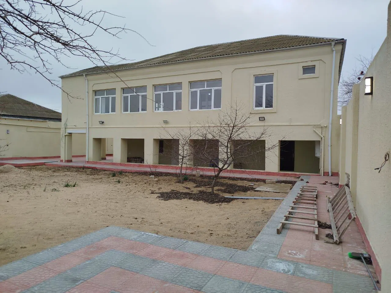 5 otaqlı həyət evi 280 m² - satılır - Tenderyard